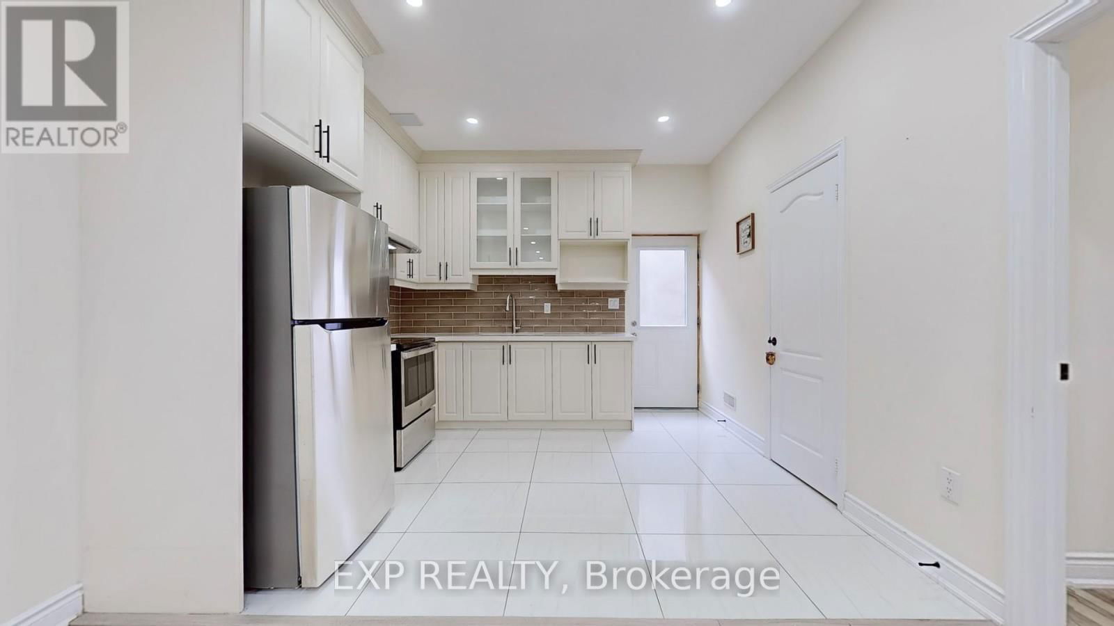 15 FROST STREET Image 42