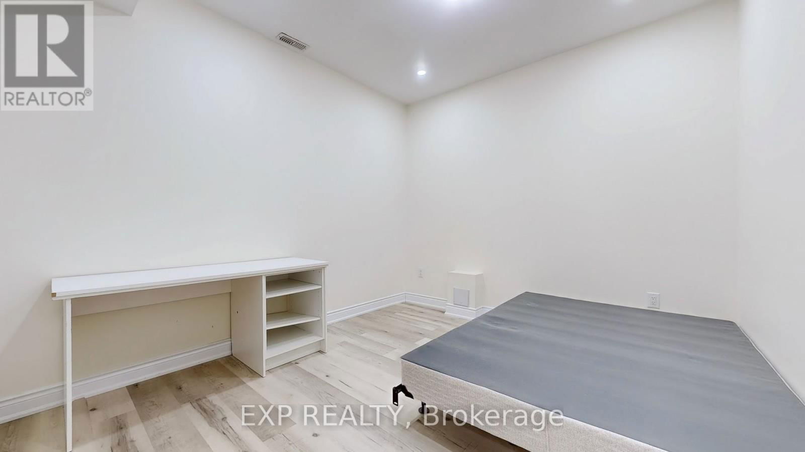 15 FROST STREET Image 47