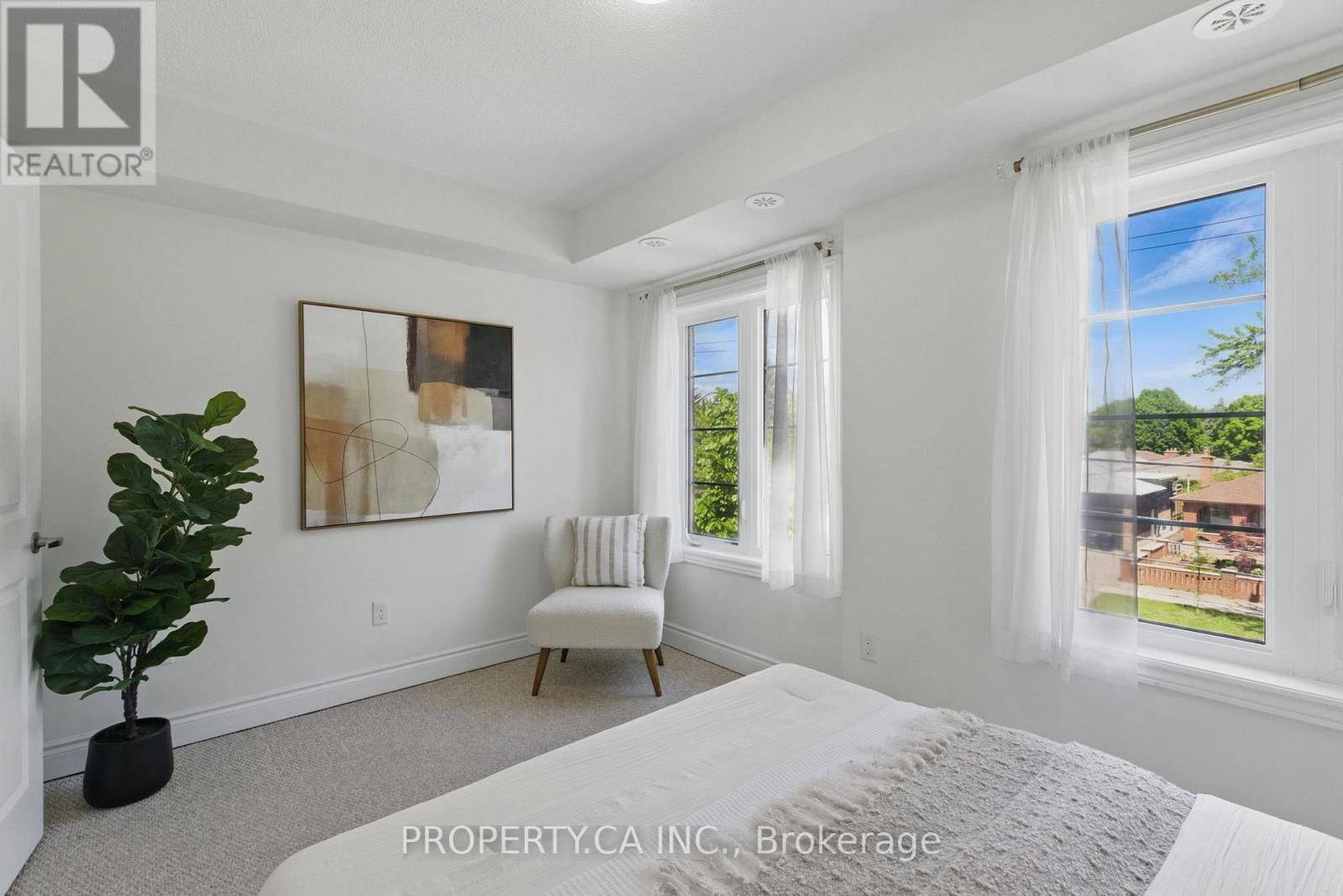 1022A ISLINGTON AVENUE Image 15