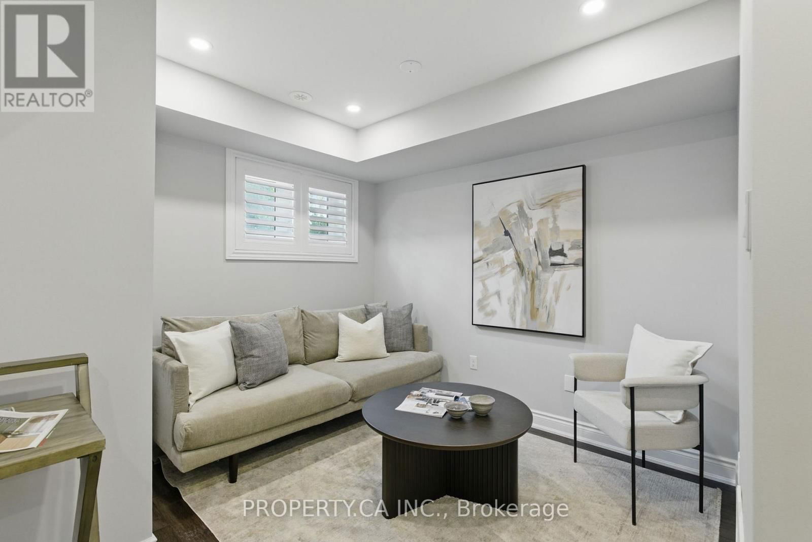 1022A ISLINGTON AVENUE Image 23