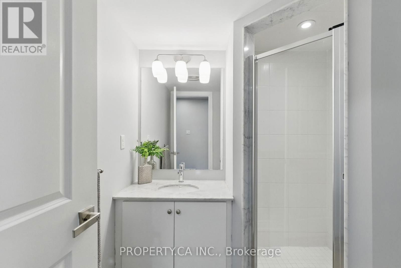 1022A ISLINGTON AVENUE Image 25