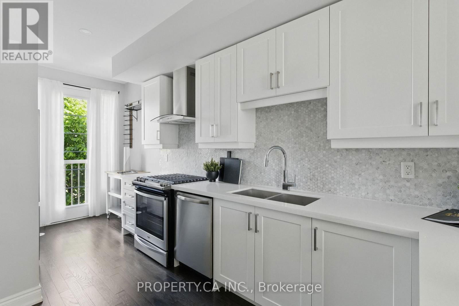 1022A ISLINGTON AVENUE Image 8