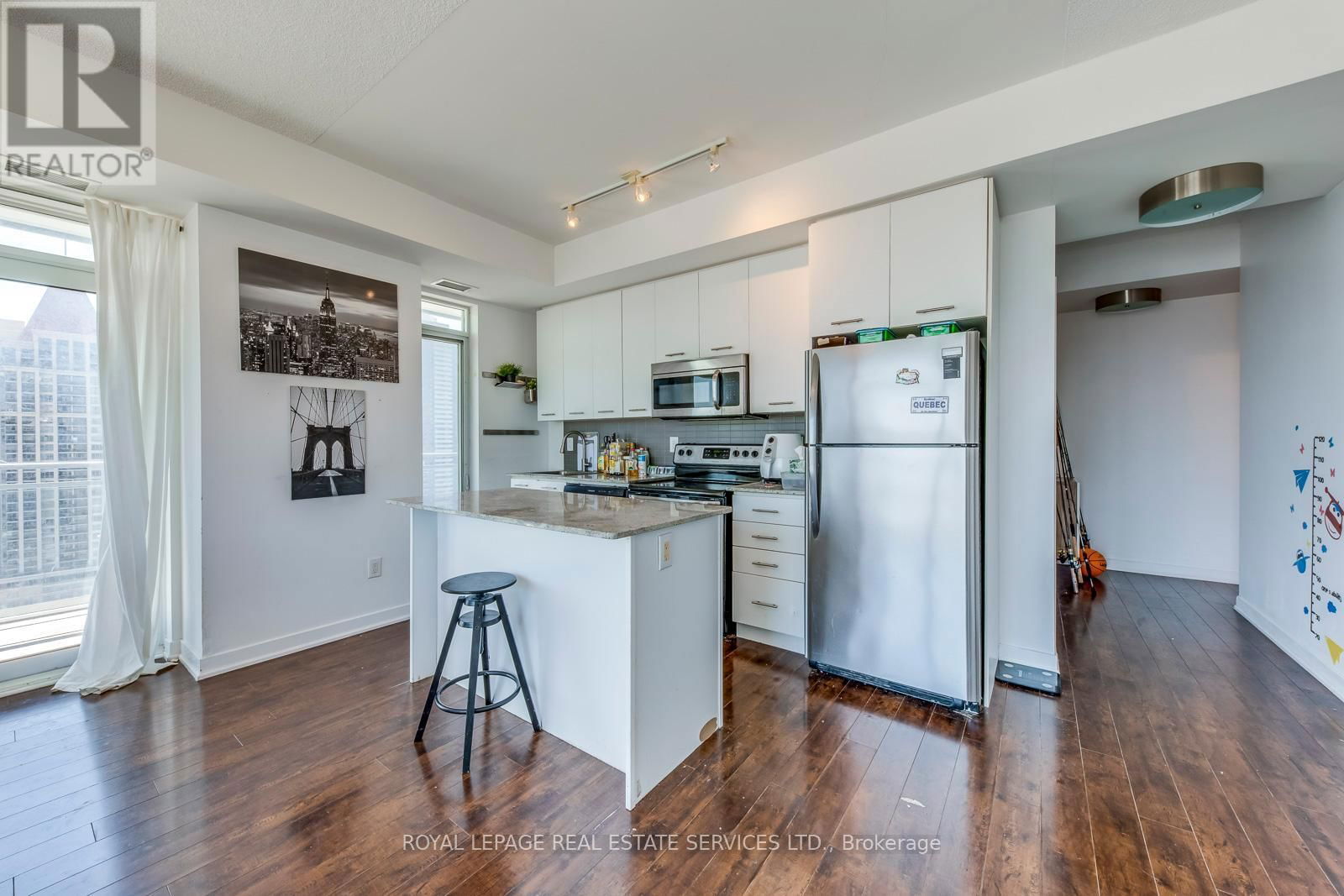 1902 - 365 PRINCE OF WALES DRIVE Image 7