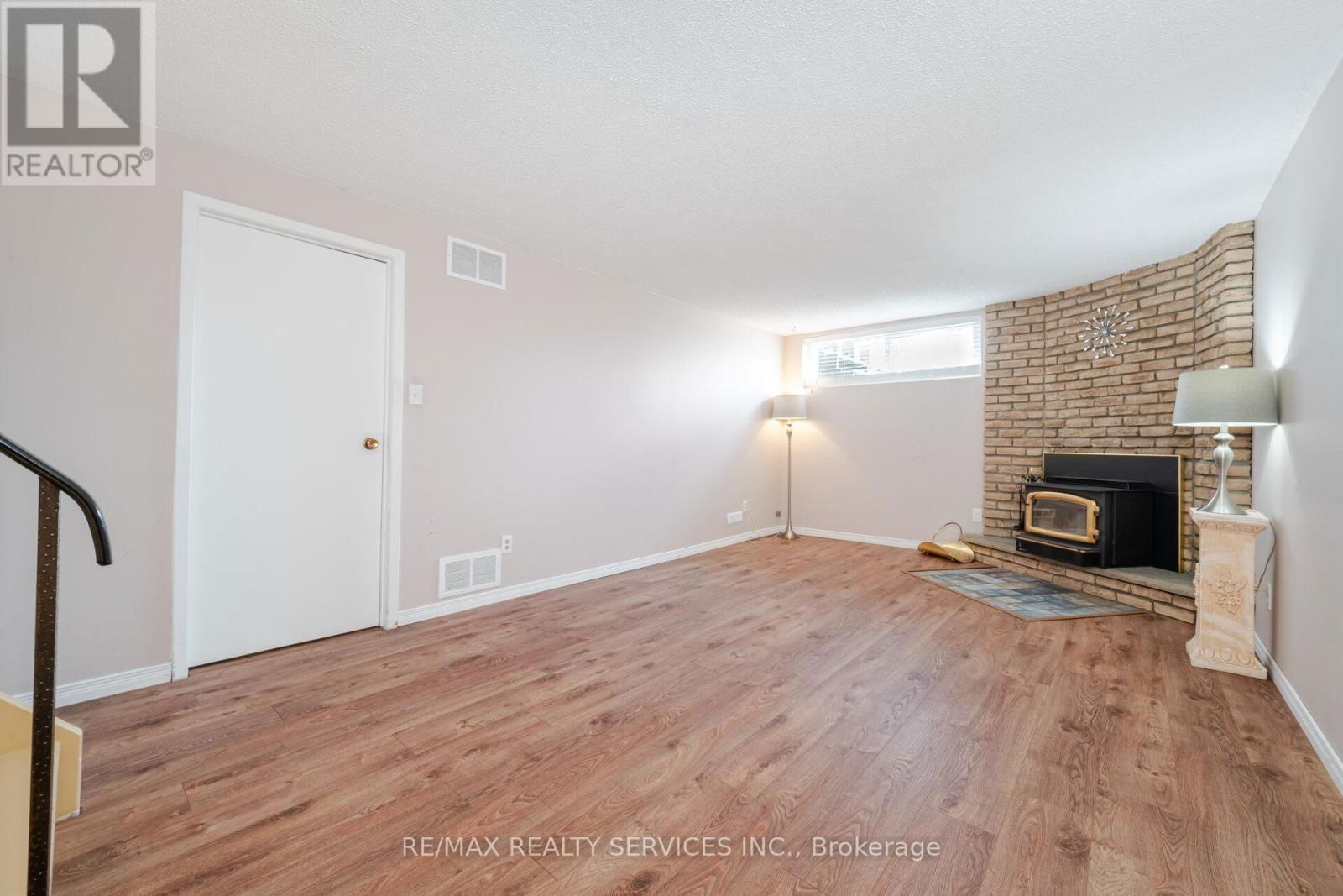 85 SALISBURY CIRCLE Image 30