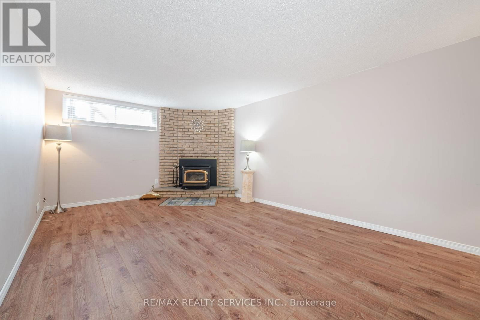 85 SALISBURY CIRCLE Image 31