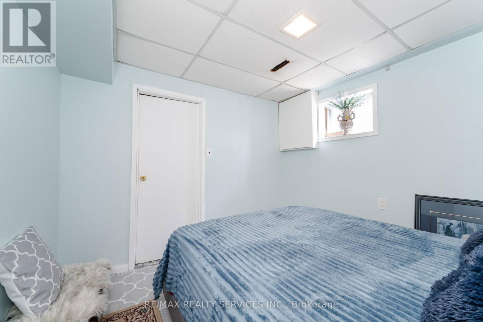 85 SALISBURY CIRCLE Image 34