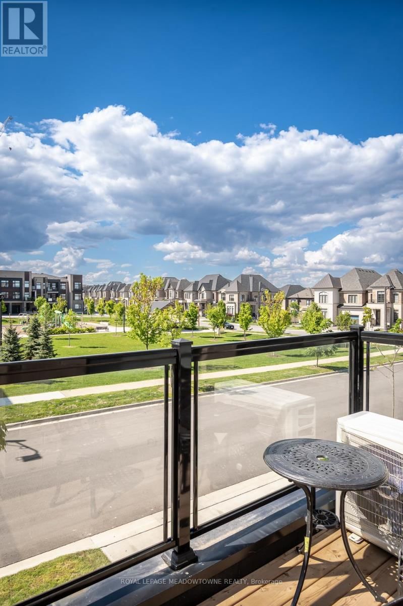2476 BADGER CRESCENT Image 18