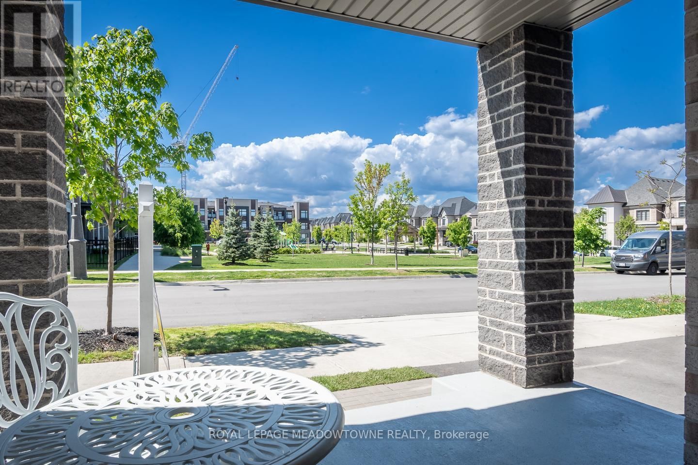 2476 BADGER CRESCENT Image 2