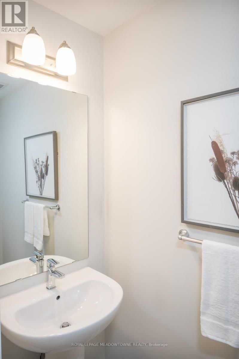 2476 BADGER CRESCENT Image 20