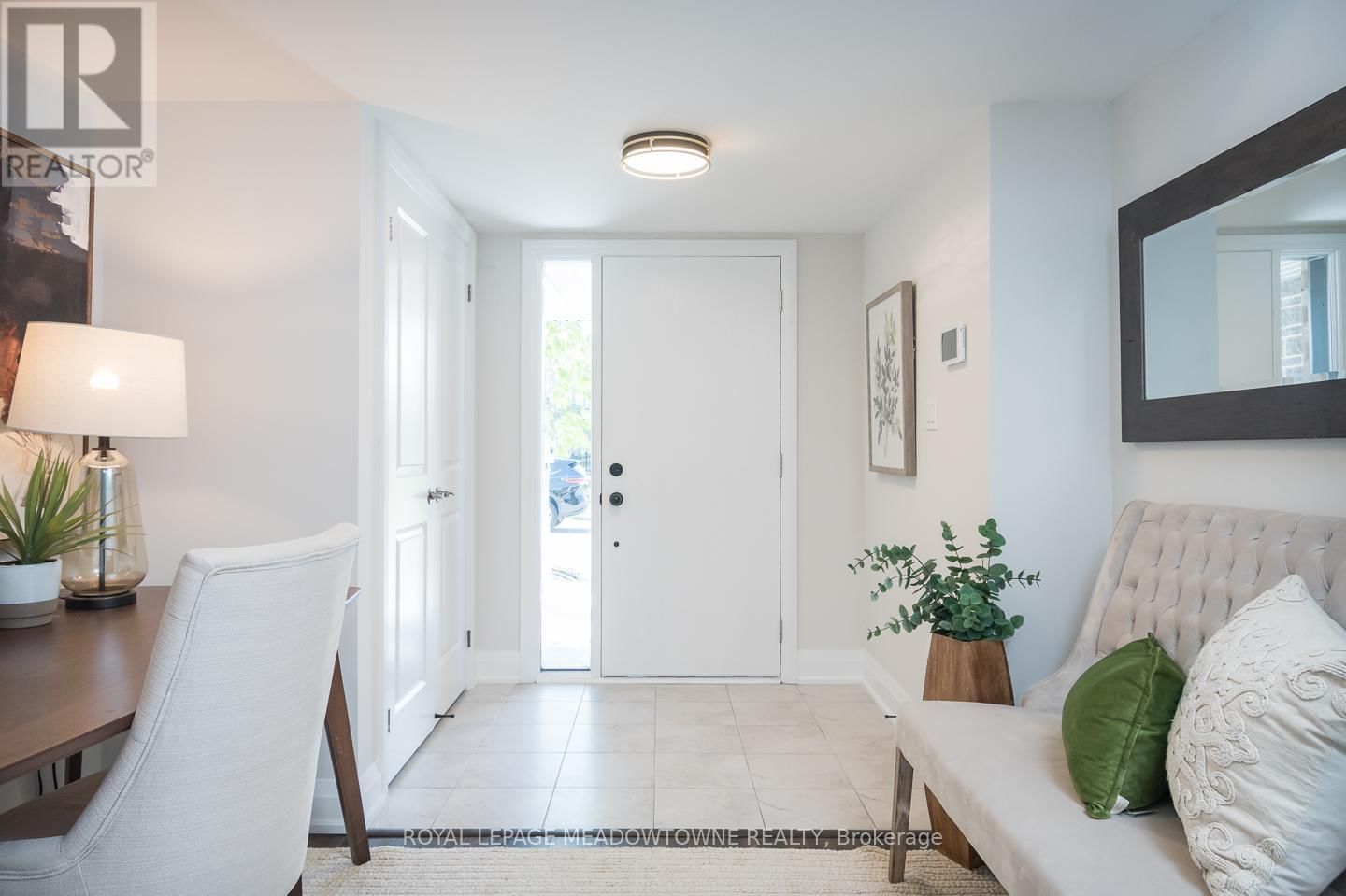 2476 BADGER CRESCENT Image 3