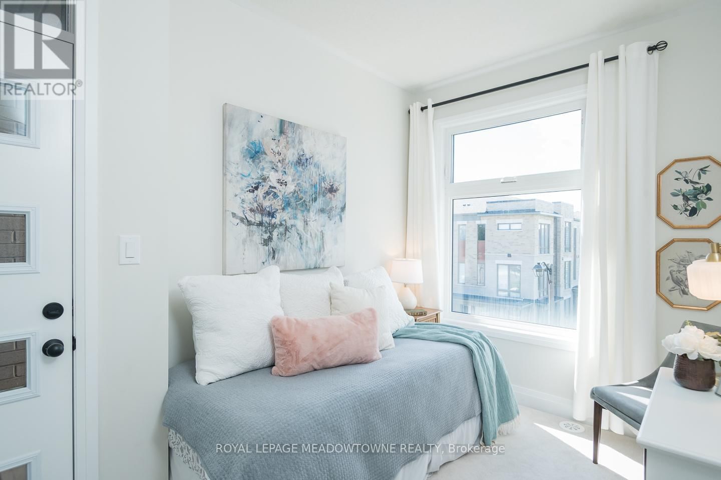 2476 BADGER CRESCENT Image 30