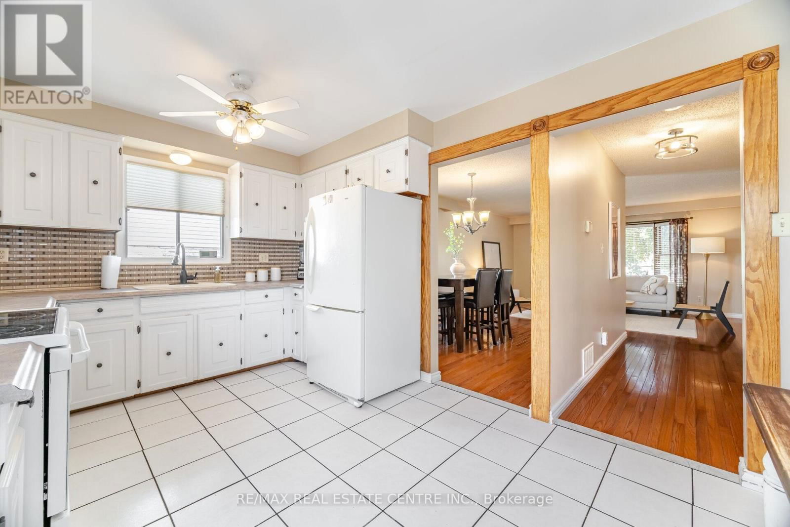 583 MOORELANDS CRESCENT Image 15