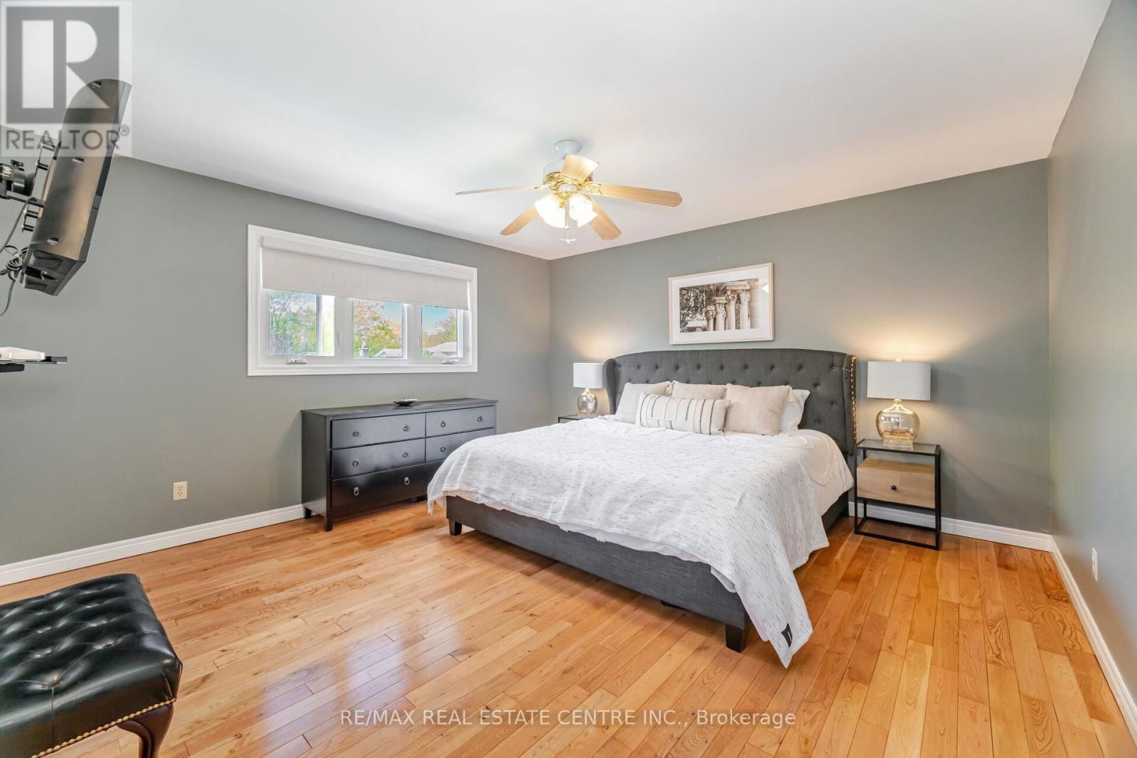 583 MOORELANDS CRESCENT Image 21