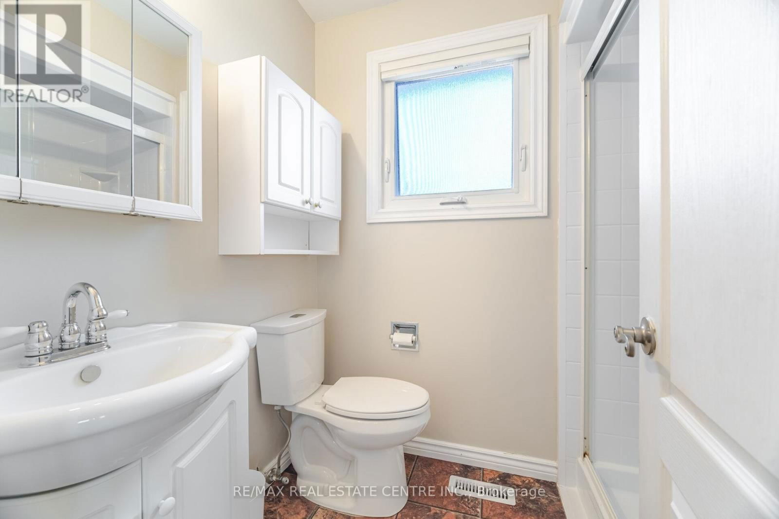583 MOORELANDS CRESCENT Image 22