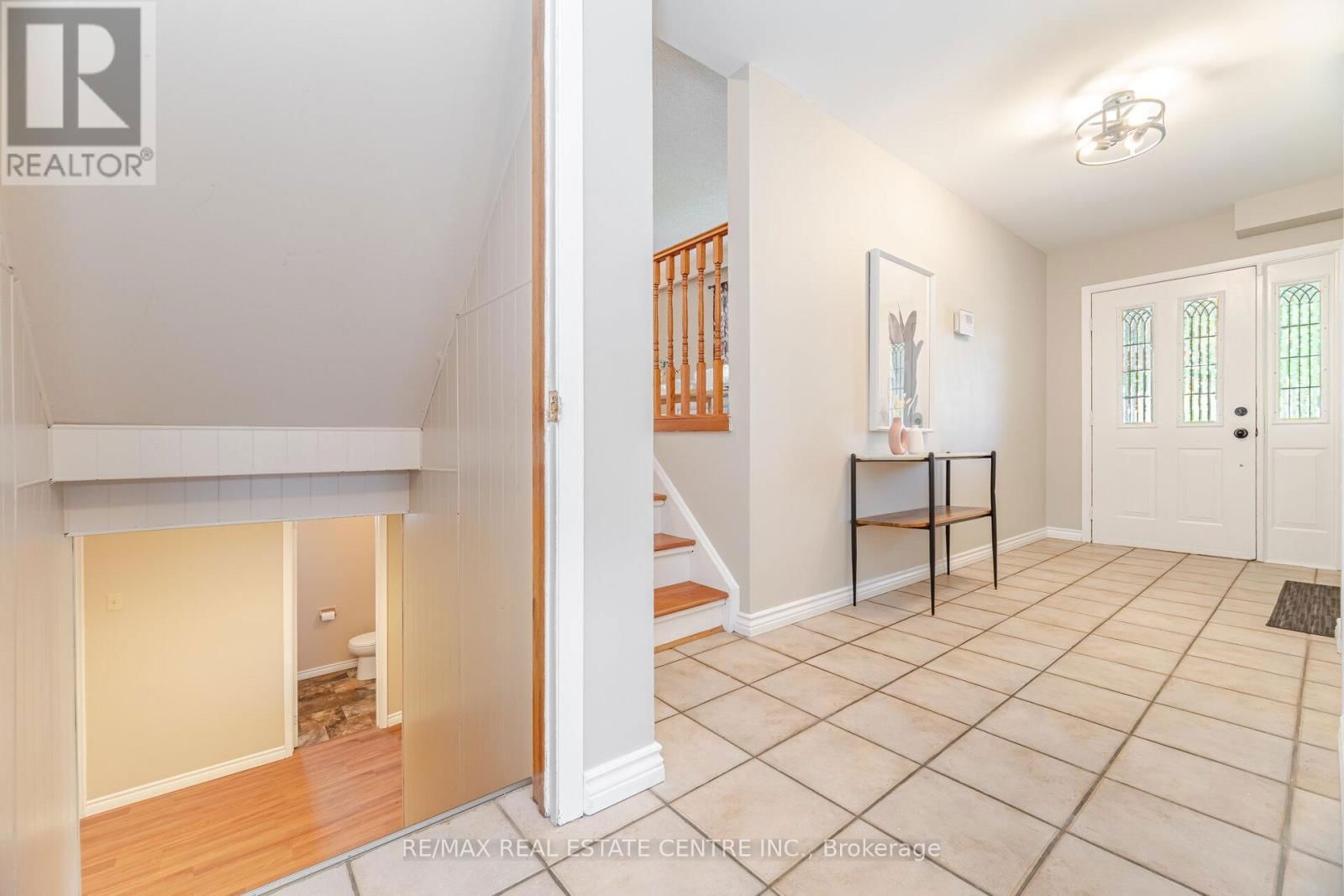583 MOORELANDS CRESCENT Image 29