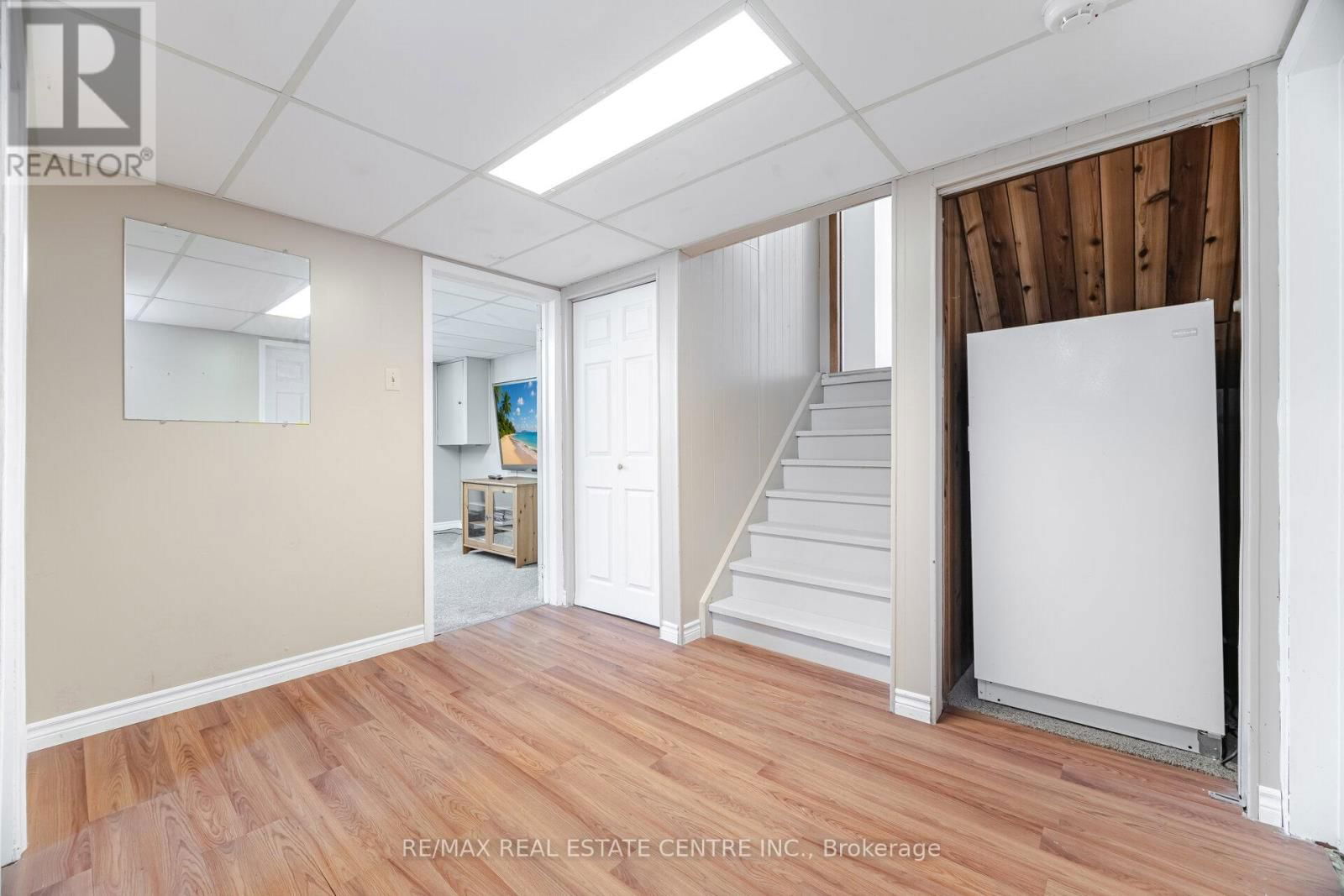 583 MOORELANDS CRESCENT Image 30