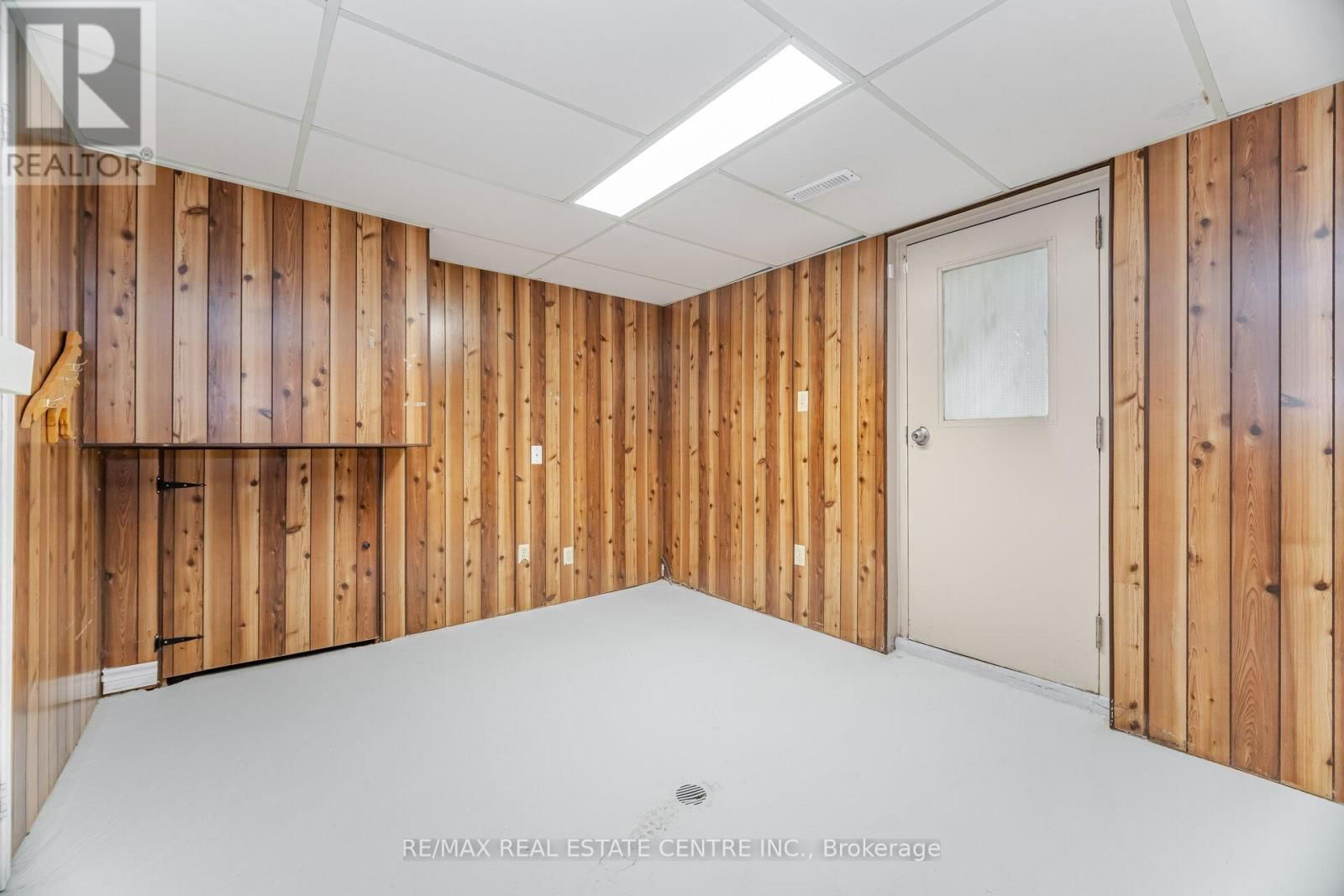 583 MOORELANDS CRESCENT Image 33