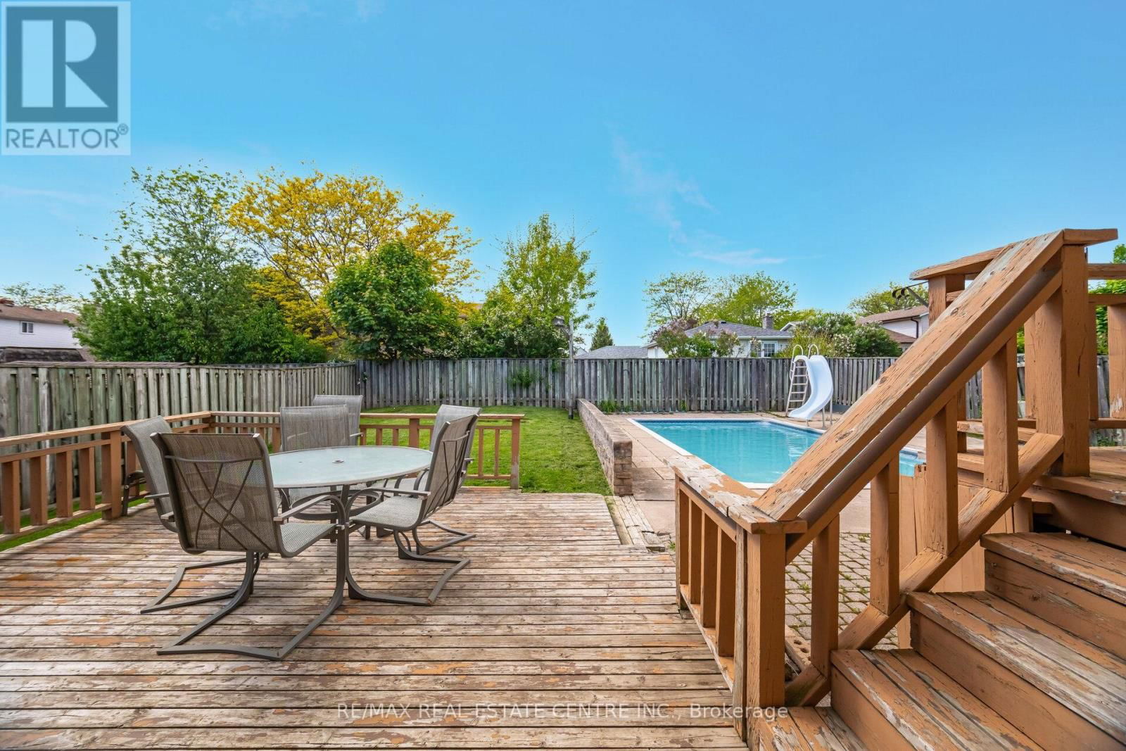 583 MOORELANDS CRESCENT Image 36