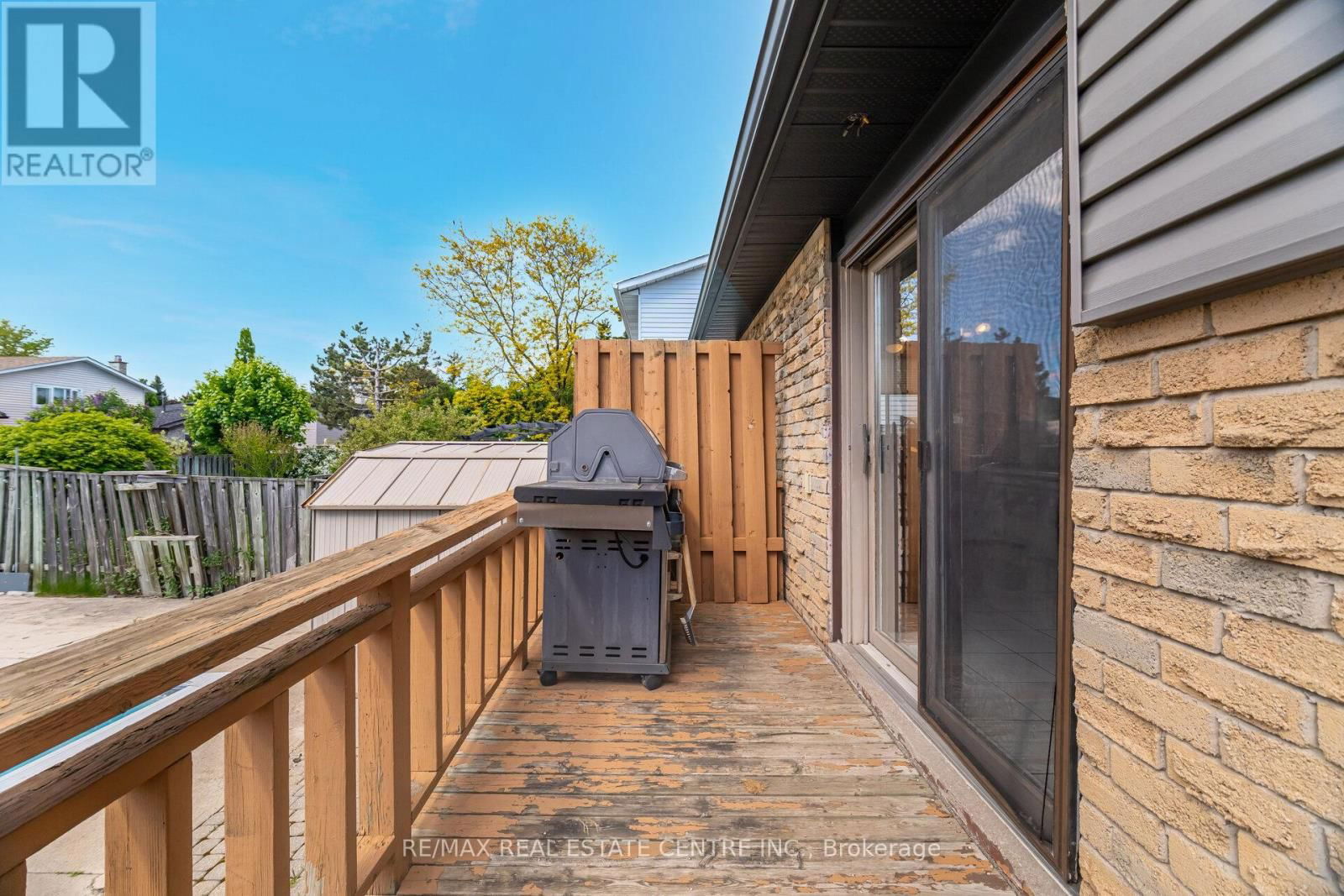 583 MOORELANDS CRESCENT Image 38