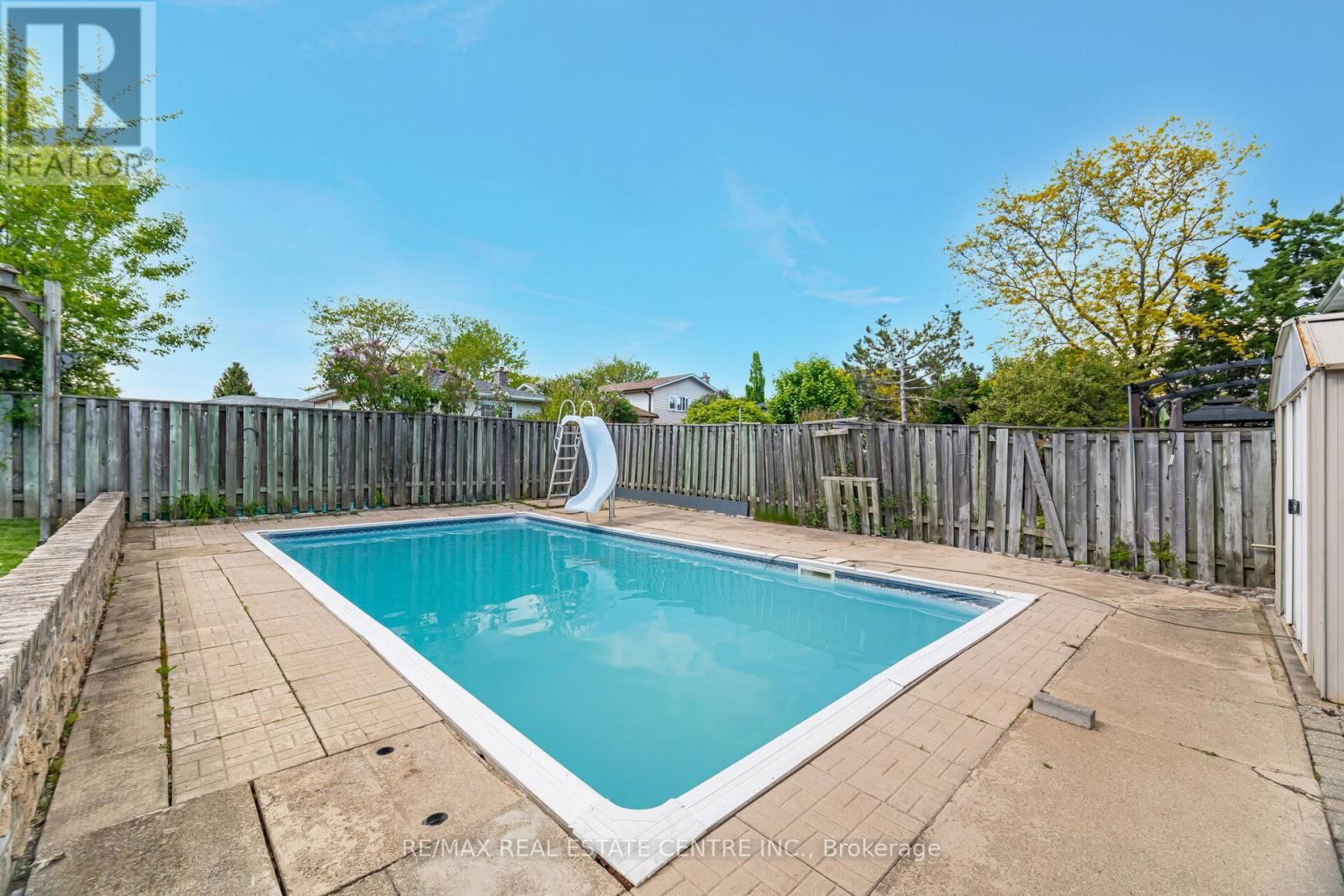583 MOORELANDS CRESCENT Image 40