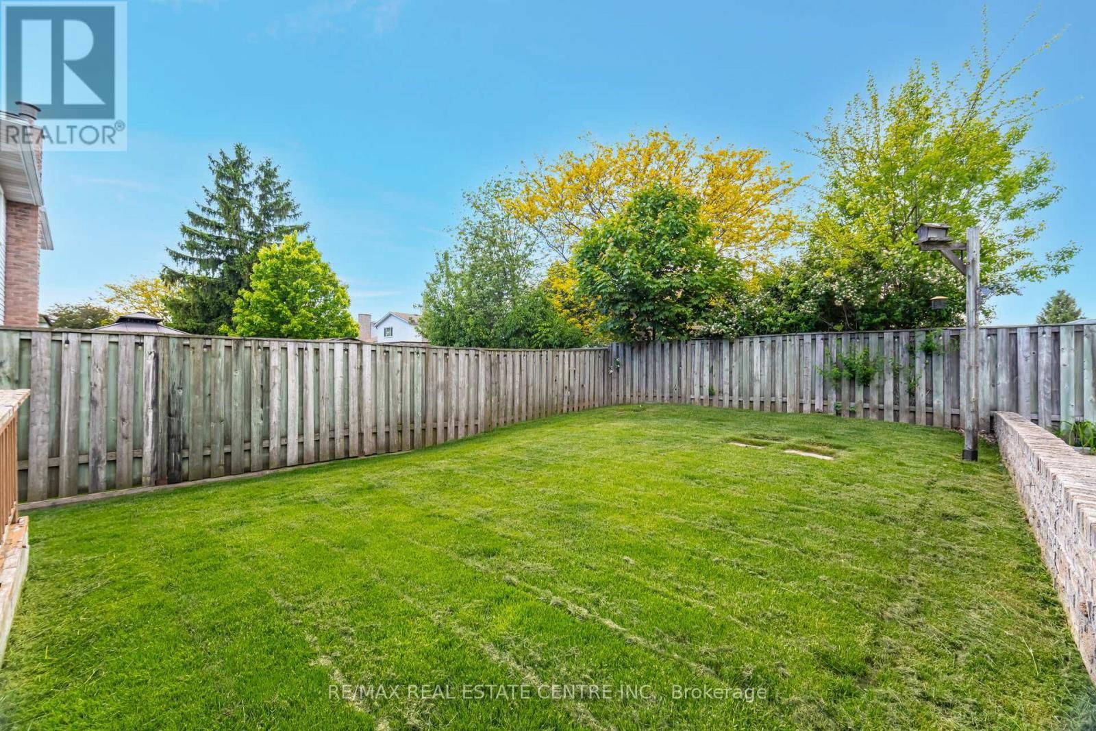 583 MOORELANDS CRESCENT Image 41