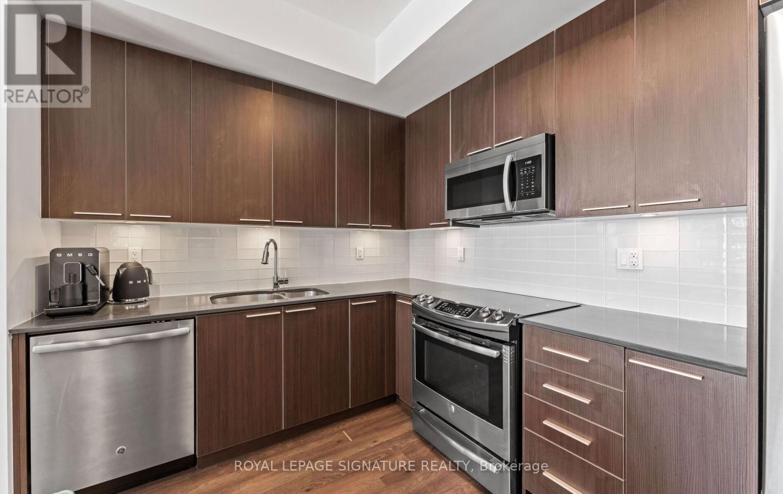 1610 - 10 PARK LAWN ROAD Image 10