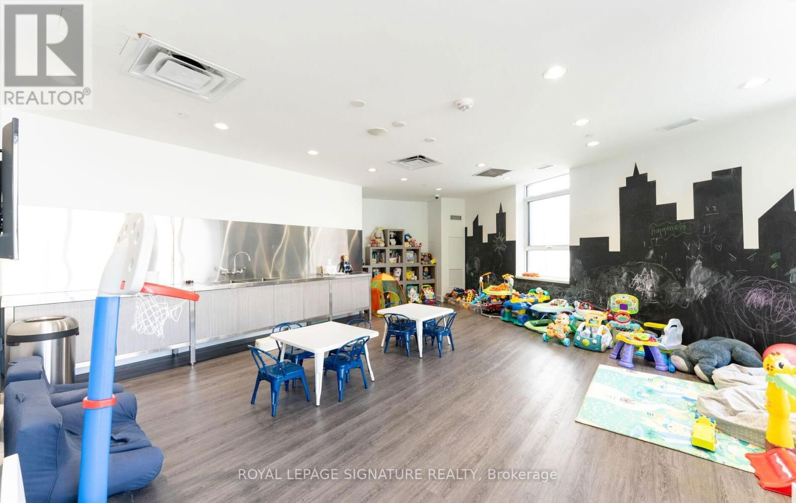 1610 - 10 PARK LAWN ROAD Image 44