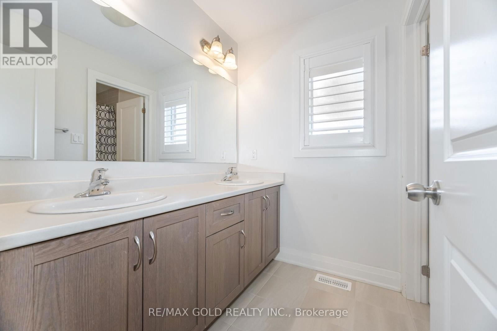 209 CASTLE OAKS CROSSING Image 23