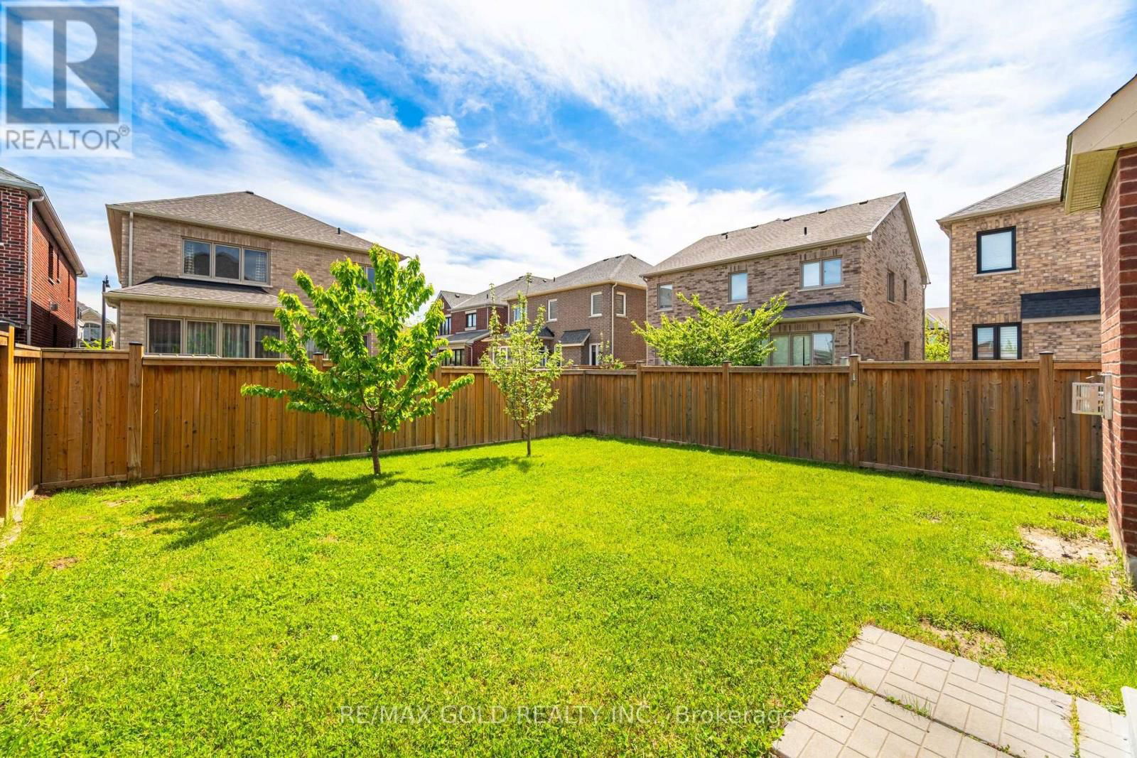 209 CASTLE OAKS CROSSING Image 24