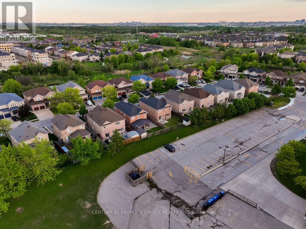 67 GALLUCCI CRESCENT Image 33