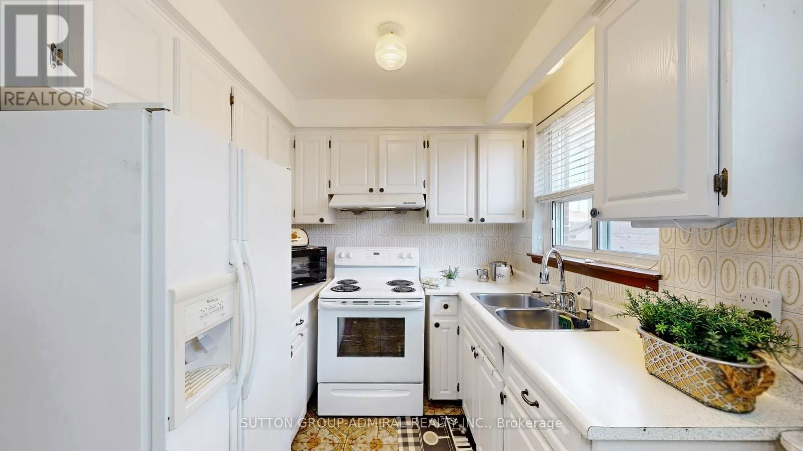 22 PETERSON DRIVE Image 13