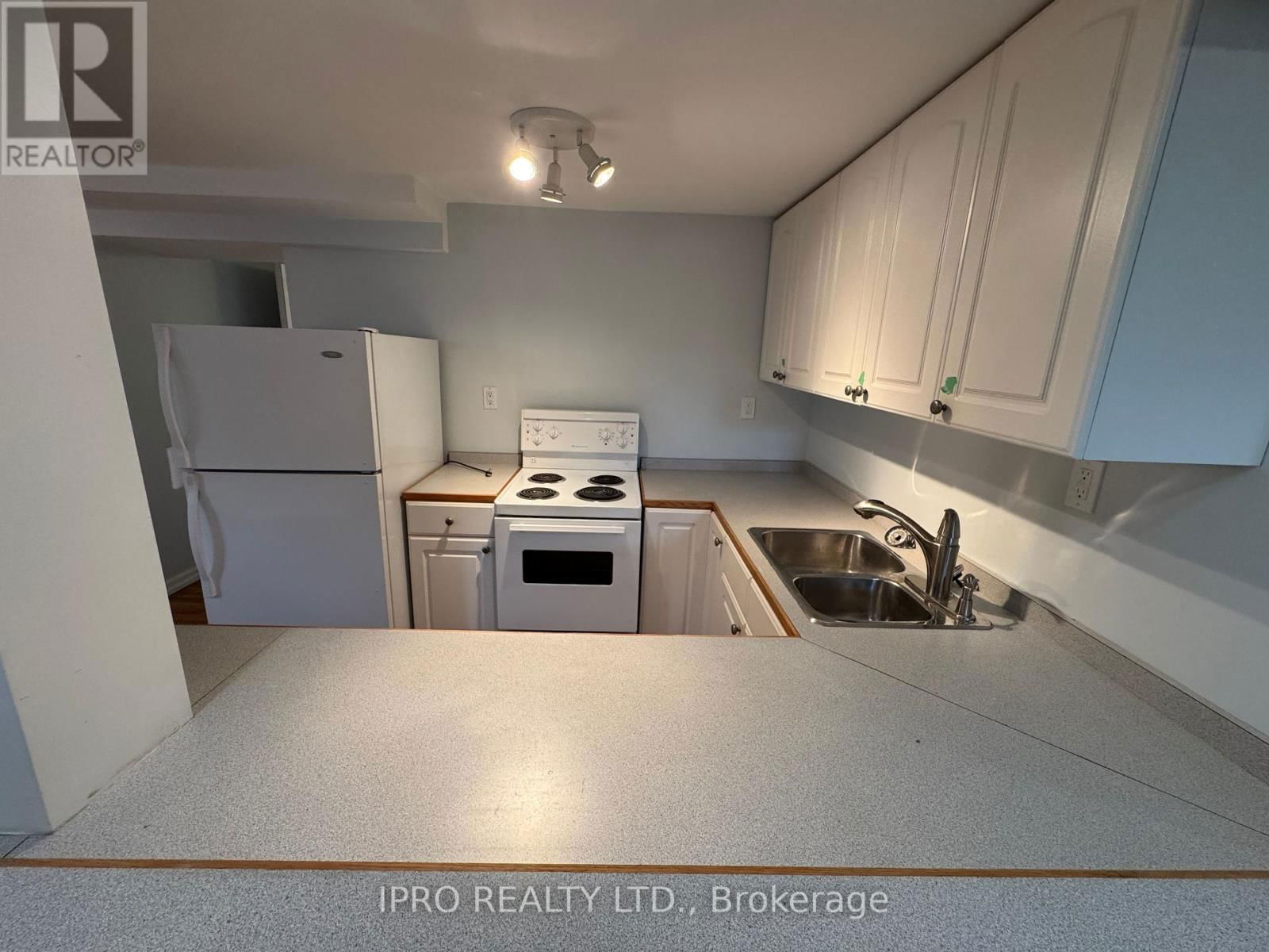 Lower - 251 TROY STREET Image 13
