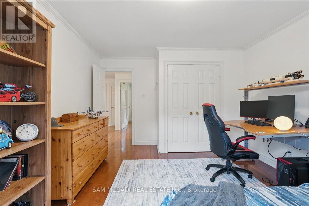 1713 PENGILLEY PLACE Image 32