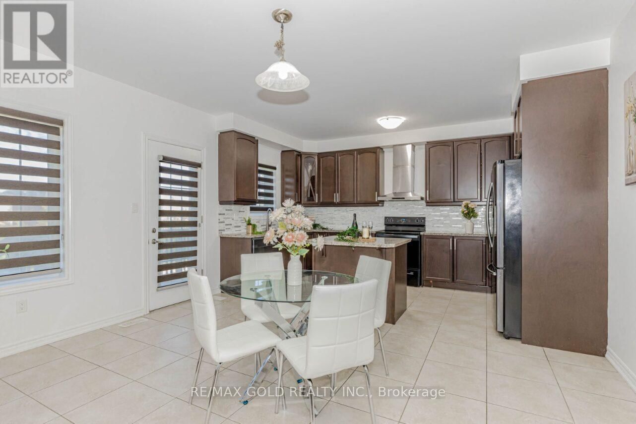 74 BUCKSAW STREET Image 12