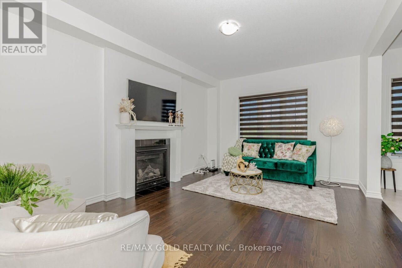 74 BUCKSAW STREET Image 15