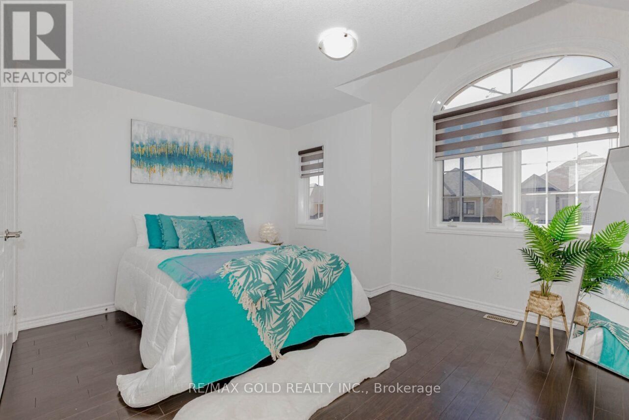 74 BUCKSAW STREET Image 28