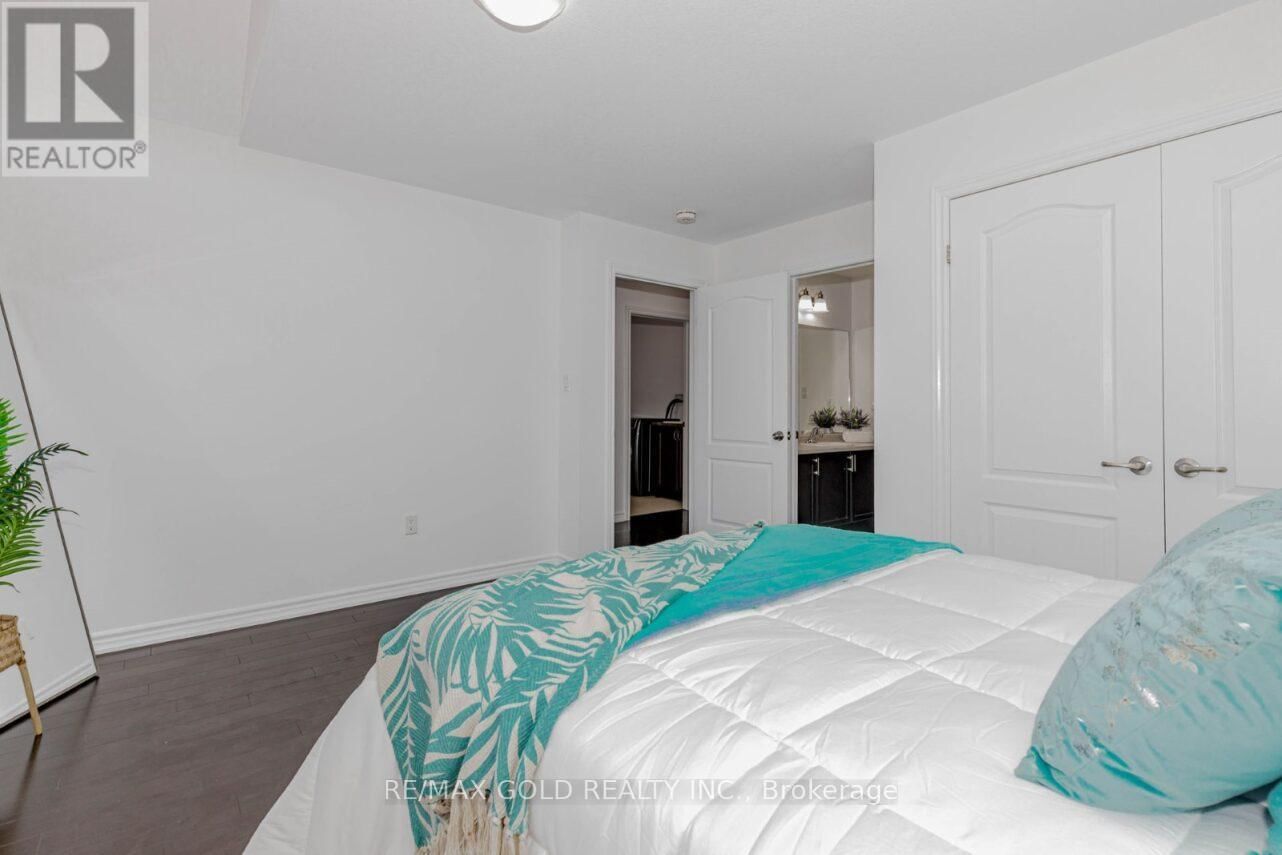 74 BUCKSAW STREET Image 29