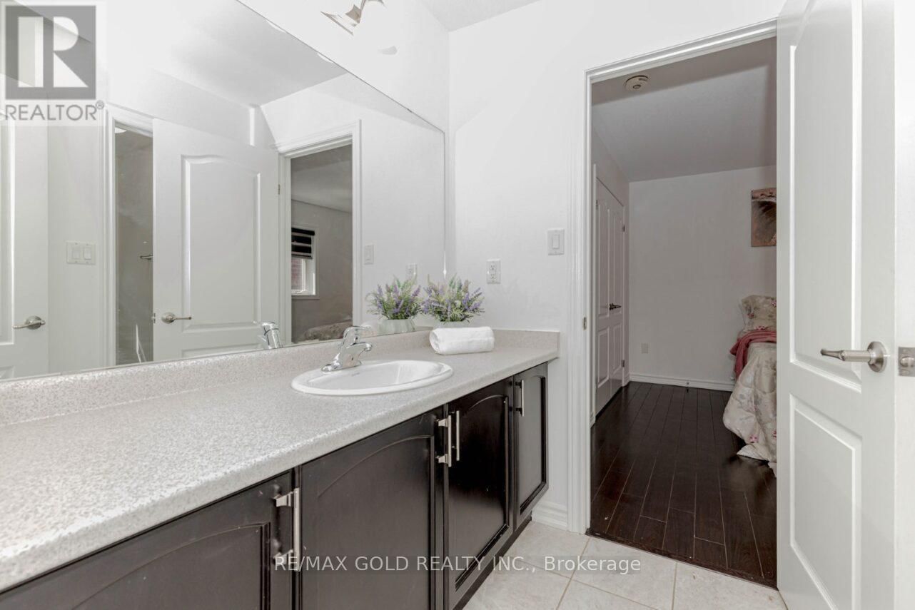 74 BUCKSAW STREET Image 30