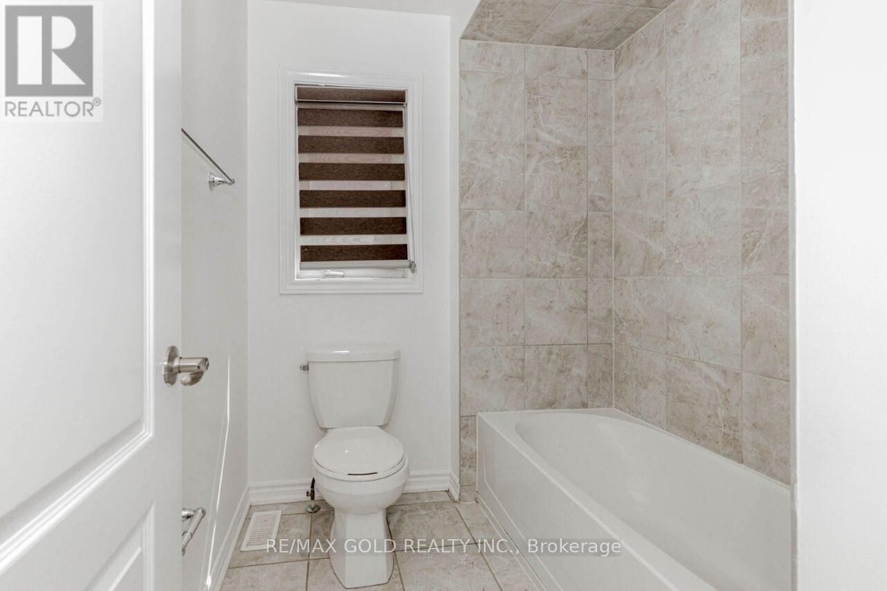 74 BUCKSAW STREET Image 31