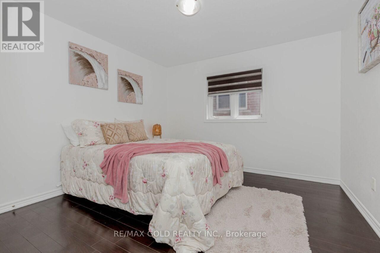 74 BUCKSAW STREET Image 32