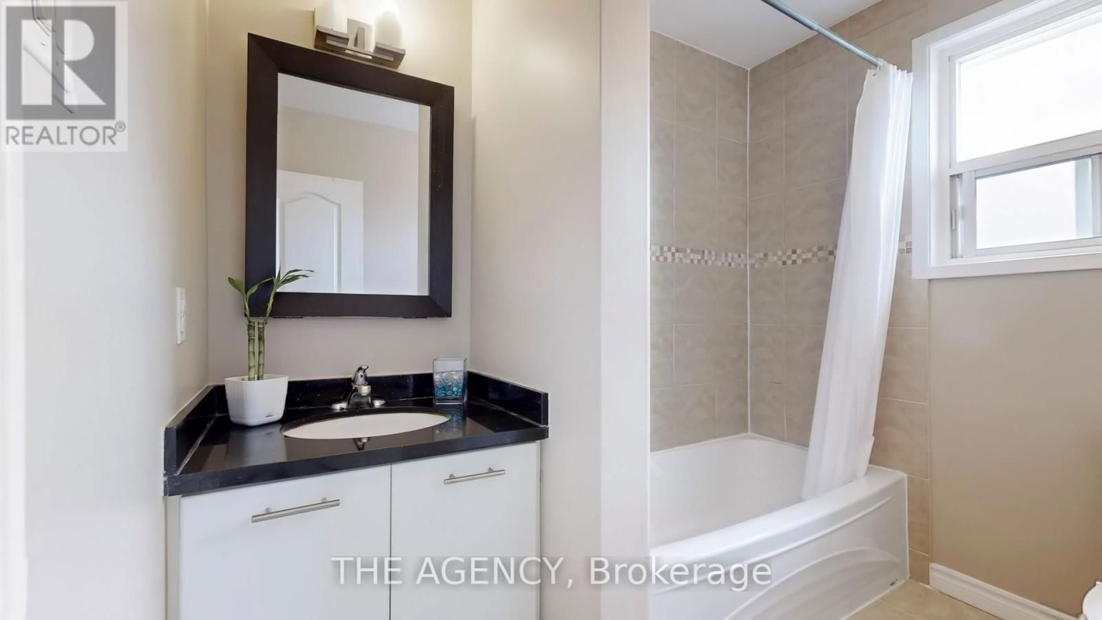 7 PURCHASE PLACE Image 34