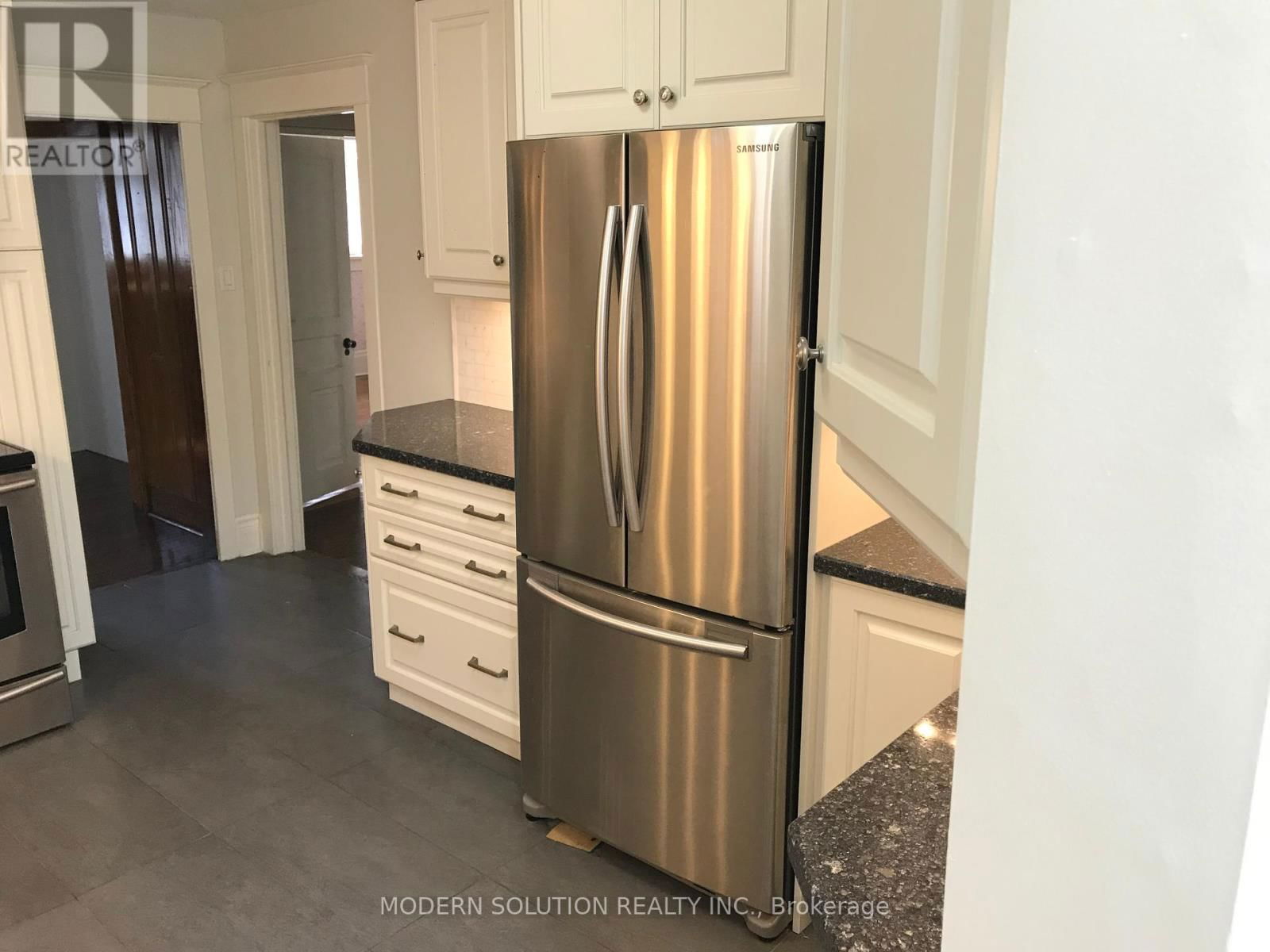 28 FOREST AVENUE Image 3