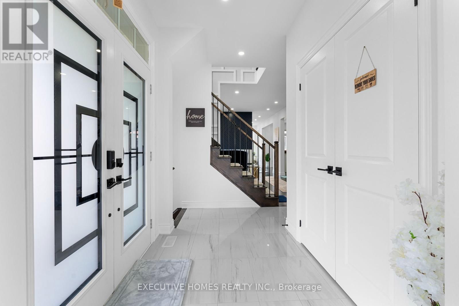 25 IXWORTH CIRCLE Image 11