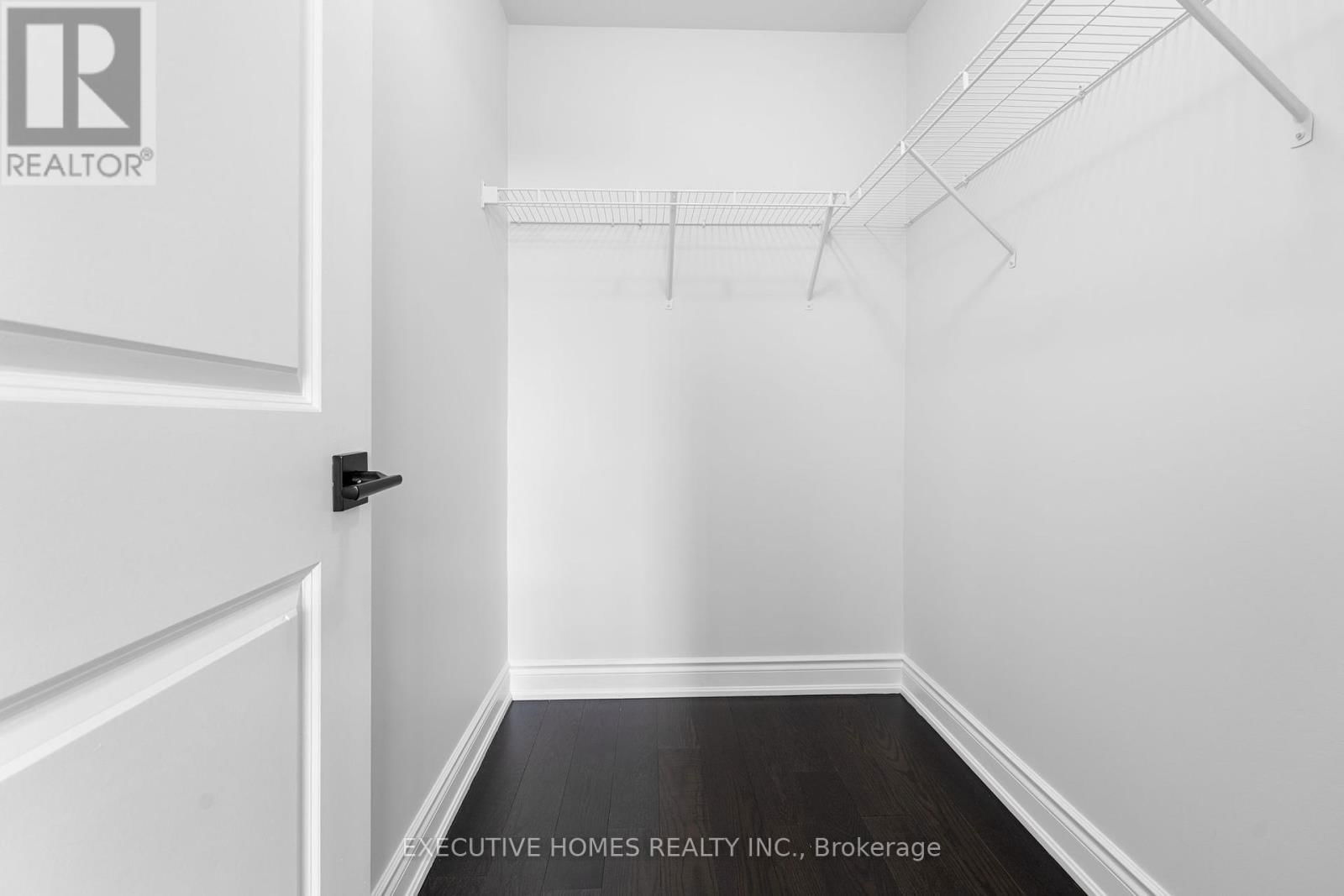 25 IXWORTH CIRCLE Image 30