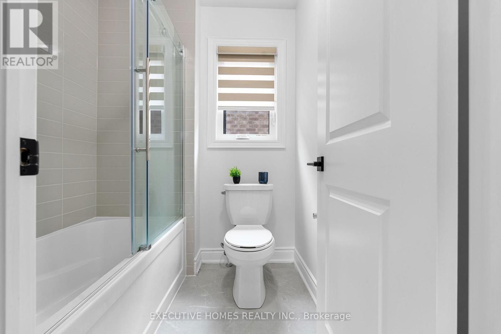 25 IXWORTH CIRCLE Image 36