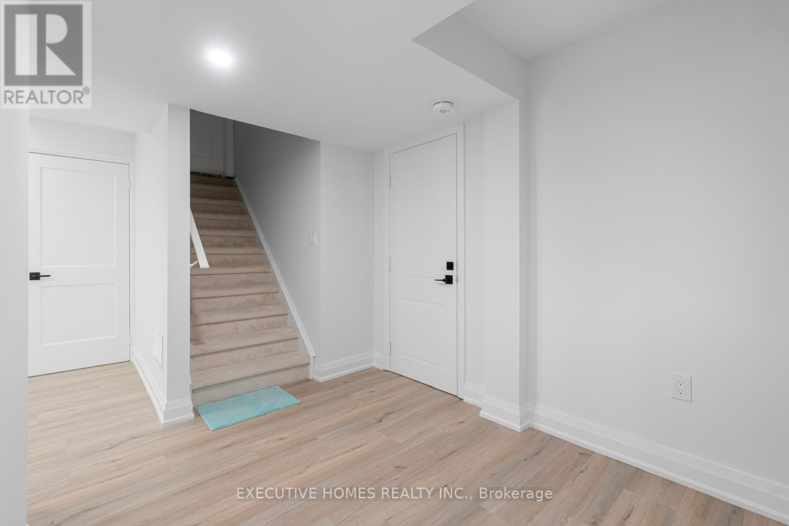 25 IXWORTH CIRCLE Image 38