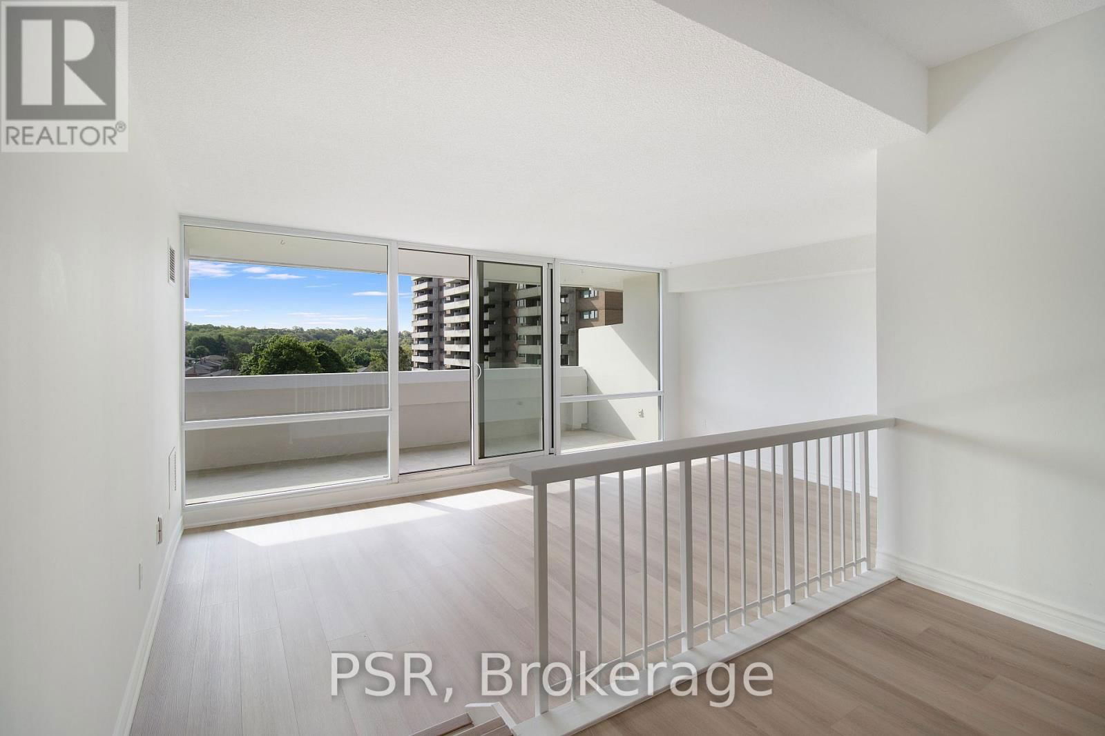 707 - 260 SCARLETT ROAD Image 3