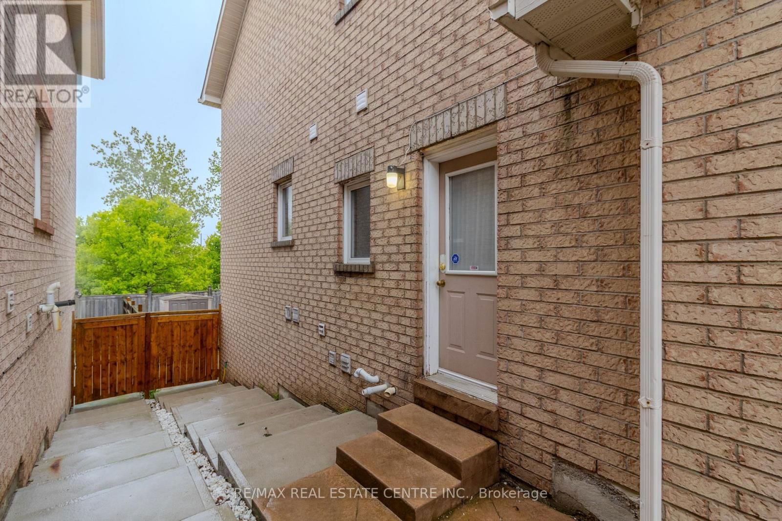 116 ROLLINGWOOD BSMT DRIVE Image 3