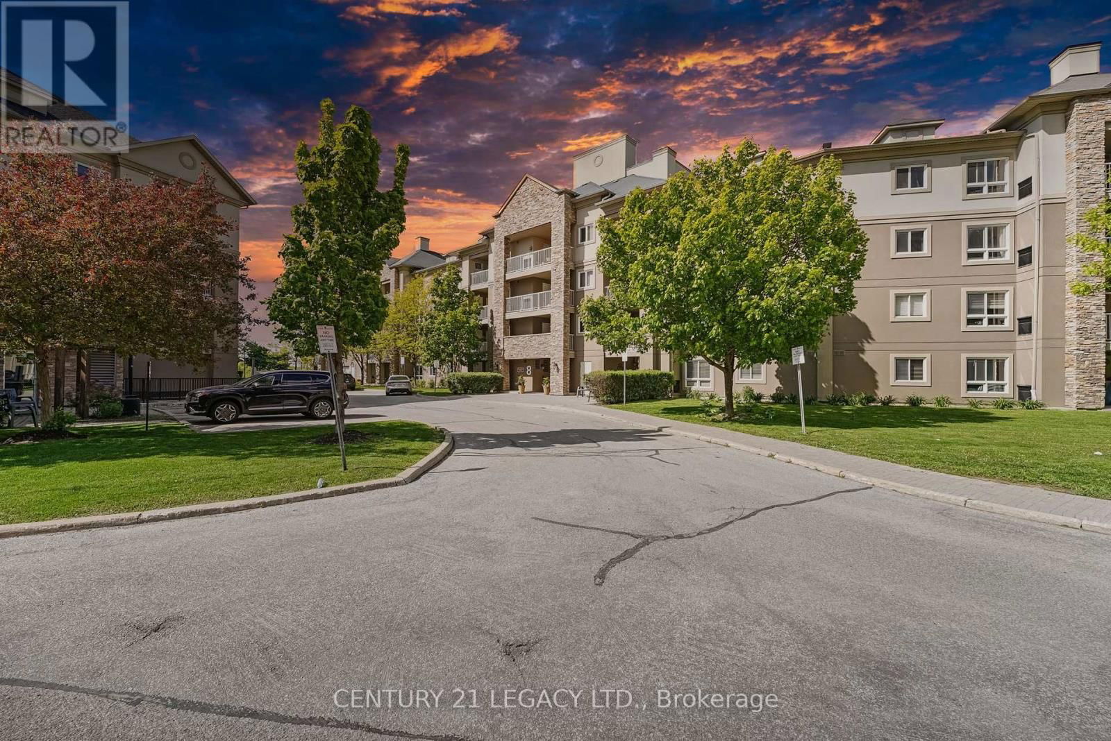 1307 - 8 DAYSPRING CIRCLE Image 1