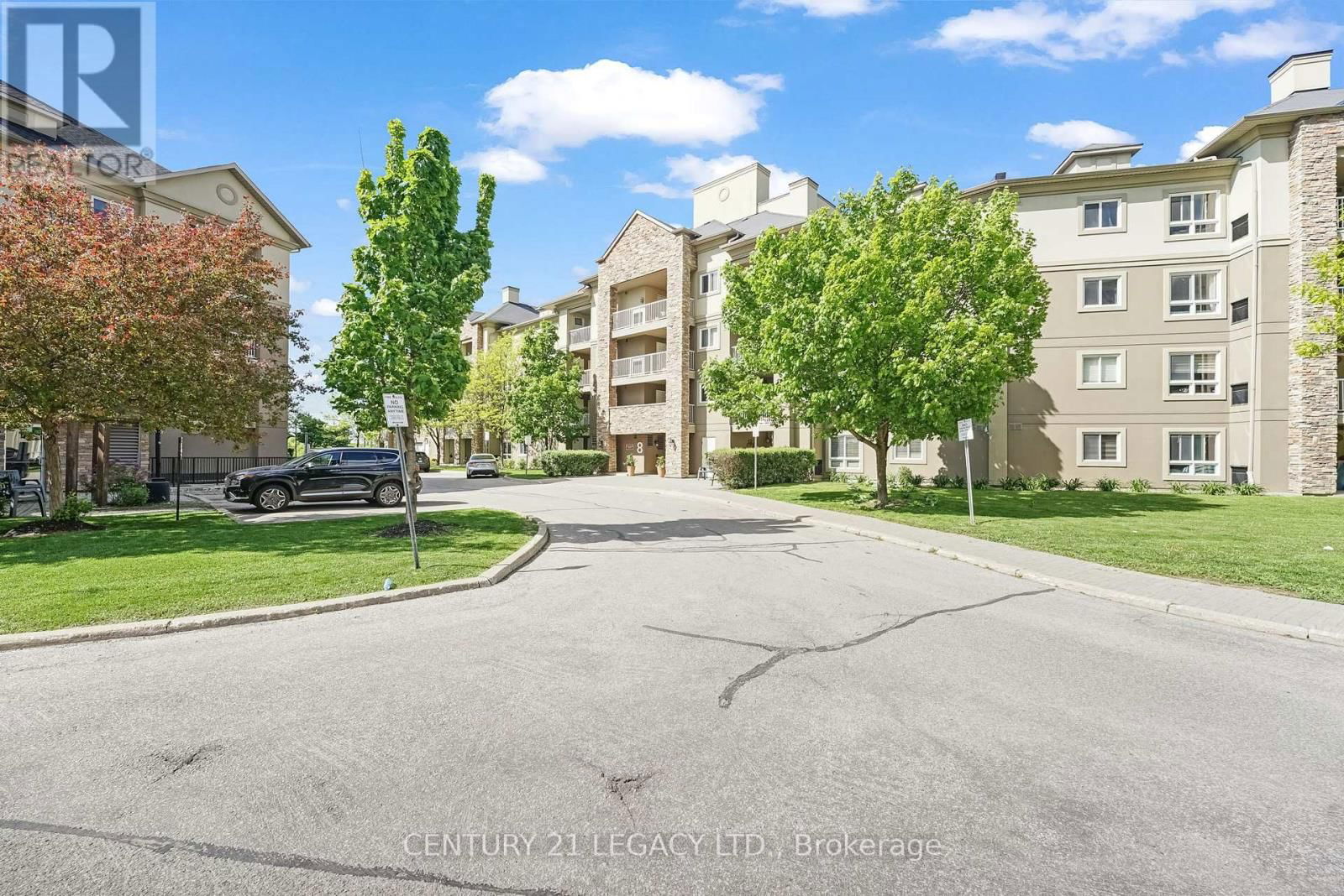 1307 - 8 DAYSPRING CIRCLE Image 2